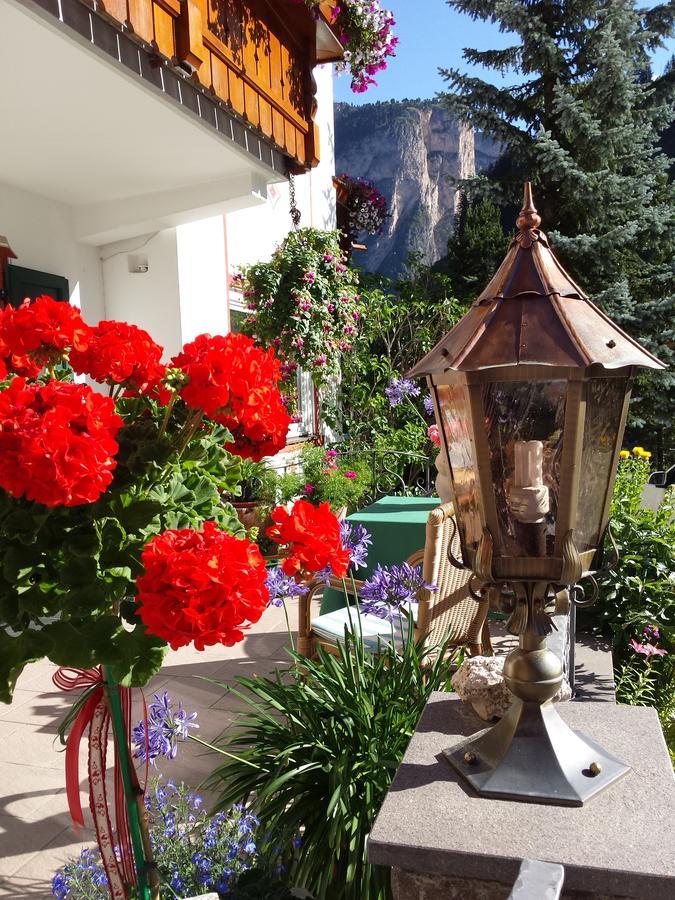 Garni Rubens B&B Selva di Val Gardena Exterior photo